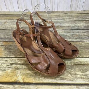clarks artisan sandals discontinued